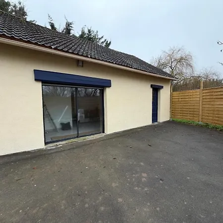 Dependance Proche Du Circuit Spay